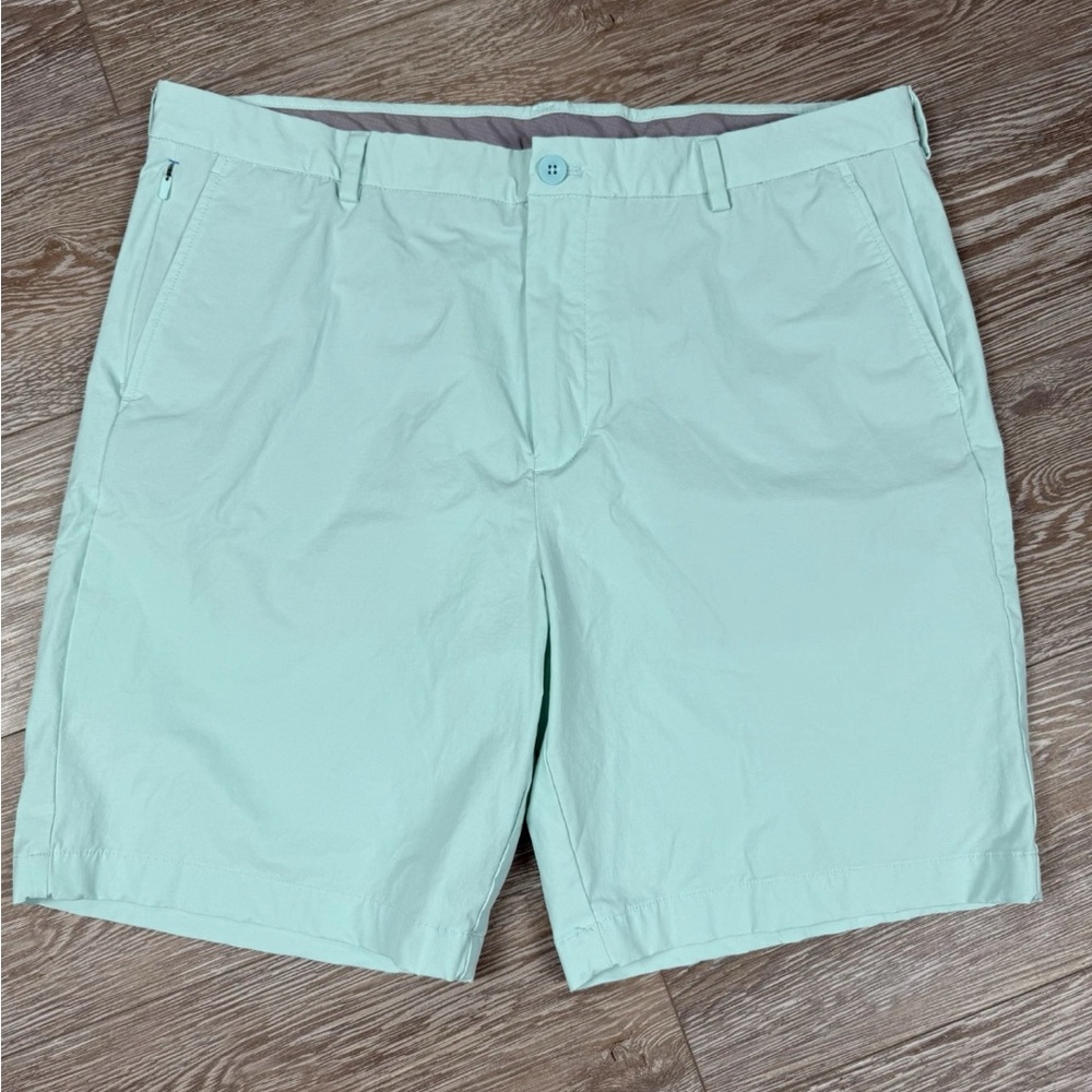 VINEYARD VINES  NWOT On the Go Men’s  Shorts Size 40